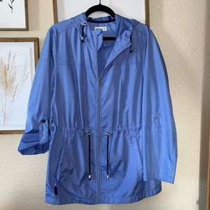 Rain jacket with minimal staining that can be washed.